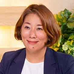 山岸 真弓氏