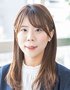 新間 理紗氏