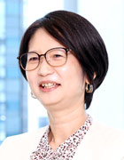 村松 栄子氏