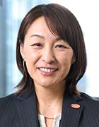 東 由紀氏