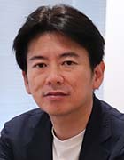 源田 泰之氏