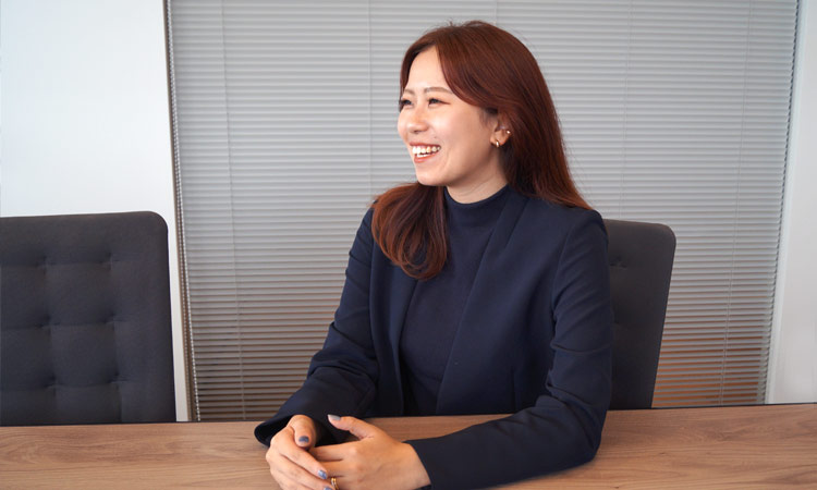 矢野優歌氏（株式会社ワンキャリア コンサルティングセールス部 マネージャー） インタビューの様子
