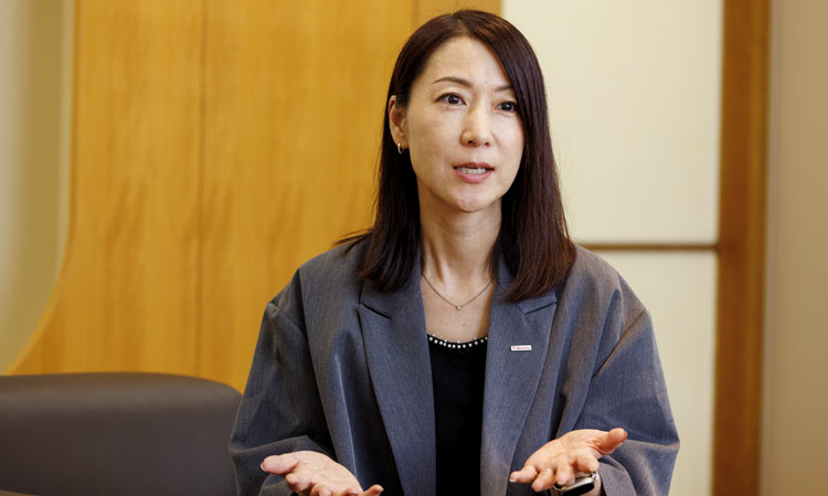 室住篤子さん（株式会社NTTドコモ 総務人事部 キャリアデザイン室 室長）インタビューの様子