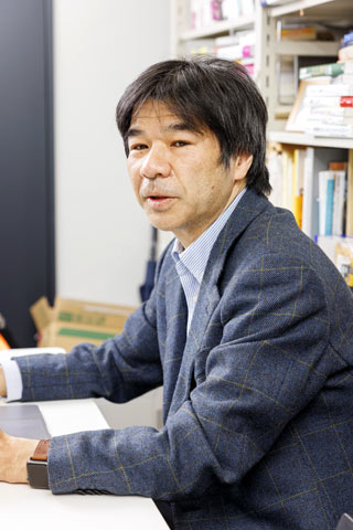 久保克行さん(早稲田大学 商学学術院 教授 / 高等研究所 )インタビューの様子