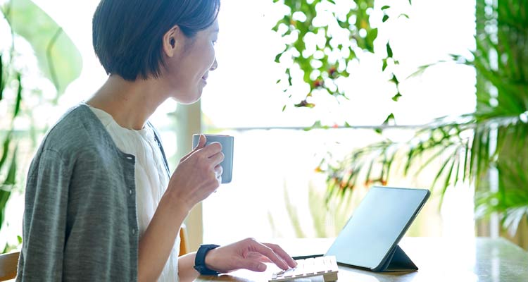 管理職の女性割合を増やす施策は「労働時間や勤務場所を柔軟に選べる制度の導入・拡充」が3割超