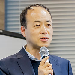 石山 恒貴氏