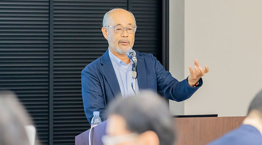 写真：大滝 令嗣氏（株式会社シフトビジョン会長・早稲田大学名誉教授）