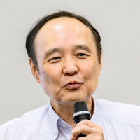 山本 寛氏