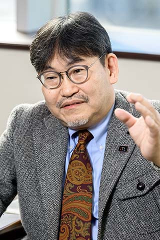 写真：平野 晋さん（中央大学 国際情報学部 教授・学部長）