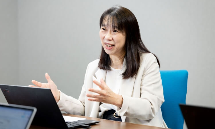 サッポロホールディングス株式会社 人事部 人事企画グループリーダー 浜田美穂さん、サッポロホールディングス株式会社 人事部　薬学博士、薬剤師、臨床検査技師、健康経営エキスパートアドバイザー 清水 千賀子さん