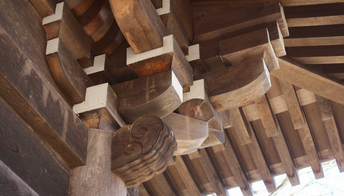 宮大工とは 伝統建築継承の要となる職人技も後継者不足が課題に 日本の人事部