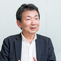 荻島 浩司さん(株式会社チームスピリット 代表取締役社長):
思い切った事業の構造改革によって生み出された
働き方改革プラットフォーム「TeamSpirit」