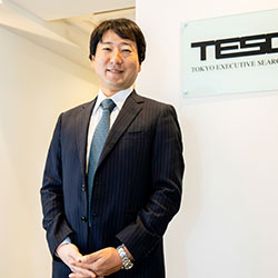 福留拓人さん(東京エグゼクティブ・サーチ株式会社 代表取締役社長):
30代前半で経営のバトンを託されて取り組んだ“原点回帰”
人事や金融の経験を生かし、業界最高水準のピュアサーチを提供するTESCOを経営