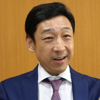 渡辺雅司さん:改革の痛みの先に見えたものとは
200年続く老舗を超人気企業に生まれ変わらせた
社長と社員による「全員参加経営」への挑戦