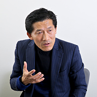 諸富祥彦さん:
一人の時間がイノベーティブな発想を生む
あえて「孤独」を選ぶ社員が、企業にもたらす効果とは