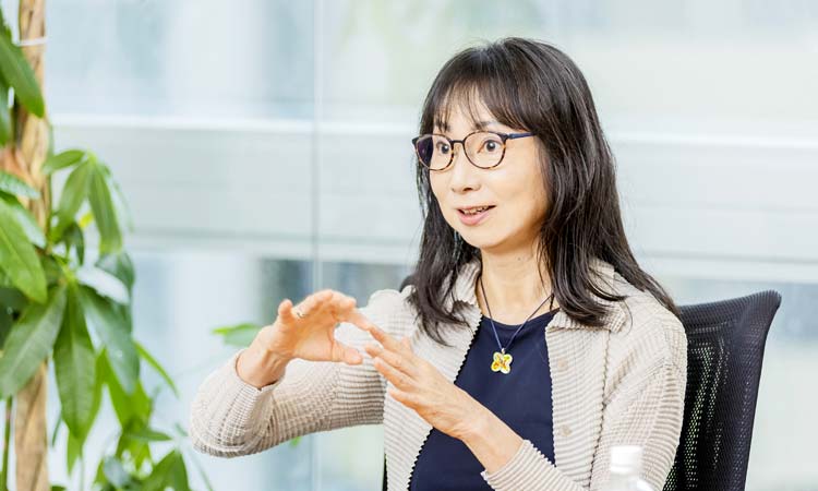 福岡史子さん（UN Women日本事務所長）インタビューの様子