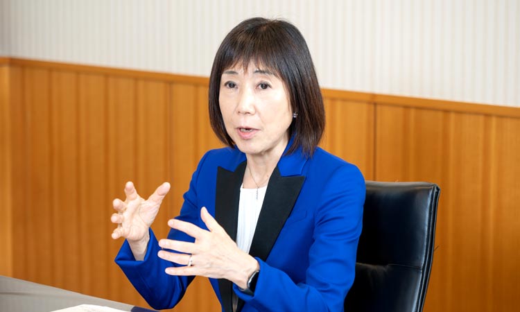 川本 裕子さん(人事院 総裁)インタビューの様子