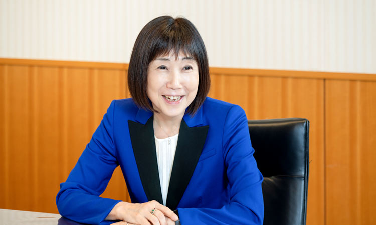 川本 裕子さん(人事院 総裁)インタビューの様子