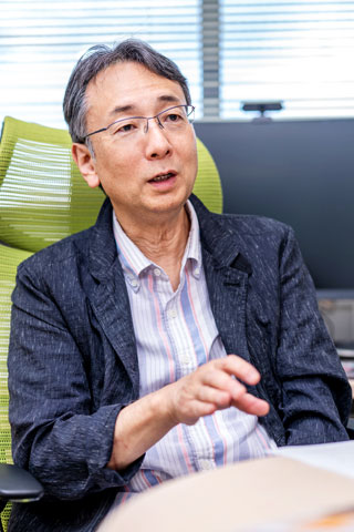 小林 武彦さん(東京大学 定量生命科学研究所 教授)インタビューの様子