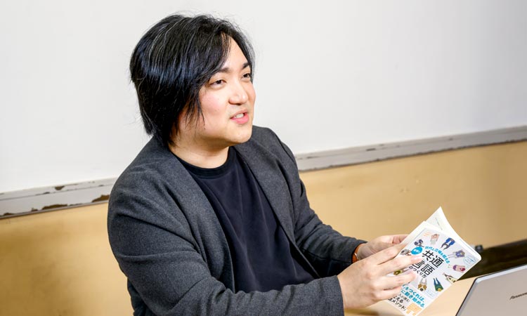 堀越 耀介さん（東京大学 共生のための国際哲学研究センター 上廣共生哲学講座 特任研究員）インタビューの様子