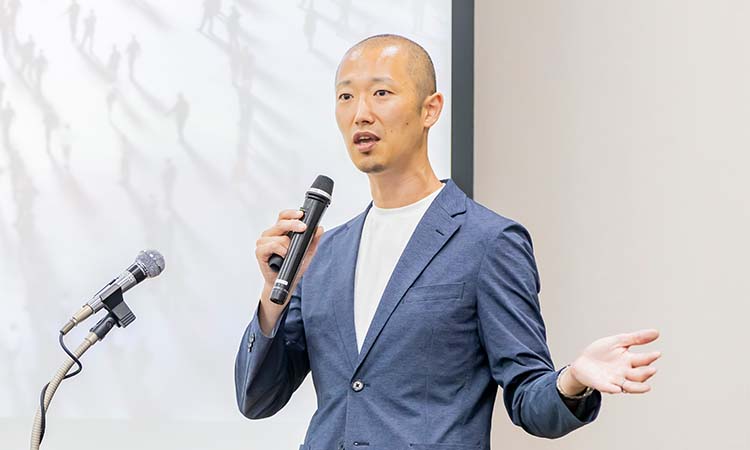 写真：村瀬 俊朗氏（早稲田大学 商学部 准教授）