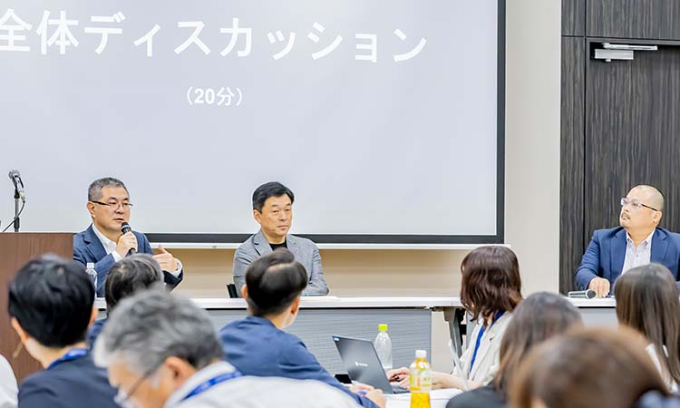 写真:登壇者3名