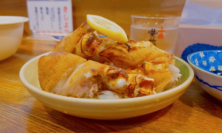 高温で軽く揚がった豚足の写真