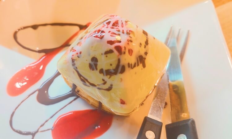 うっとりしてしまうほど美しいケーキ。この夜の二つ目です