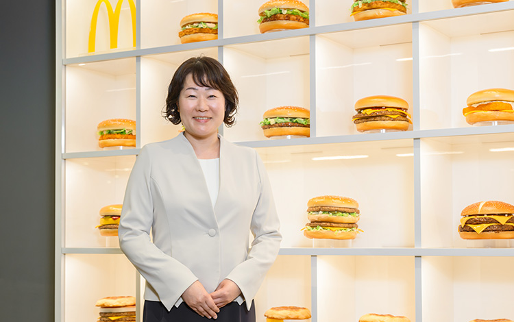 写真:斎藤 由希子さん 日本マクドナルド株式会社 取締役・執行役員兼チーフ・ピープル・オフィサー(CPO)