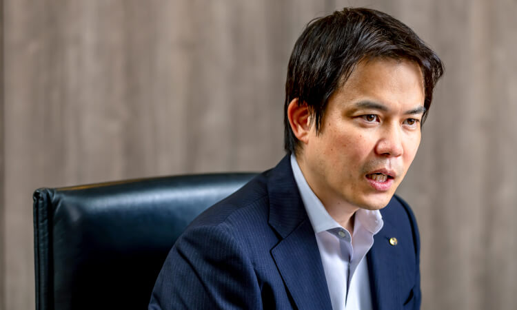 写真：真坂 晃之さん エーザイ株式会社 執行役 チーフHRオフィサー（兼）コーポレートコミュニケーション担当（兼）サステナビリティ担当（兼）総務担当