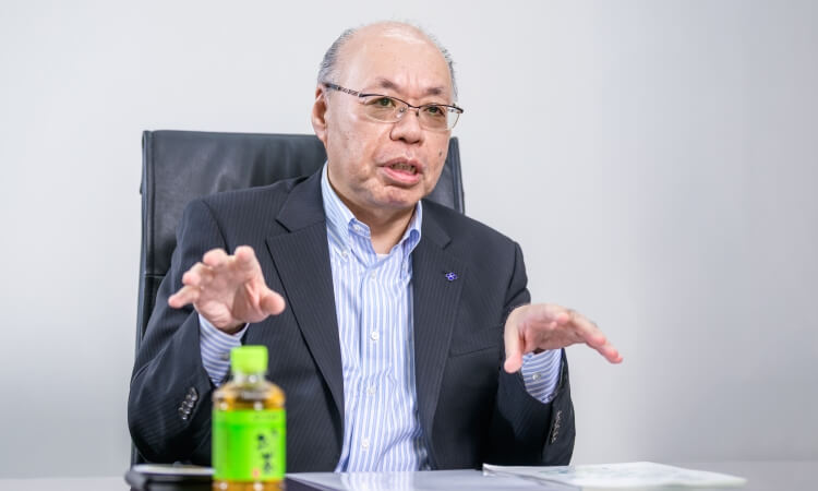 写真：平田 篤さん　株式会社伊藤園 取締役 専務執行役員 管理本部長 CHRO・CFO　