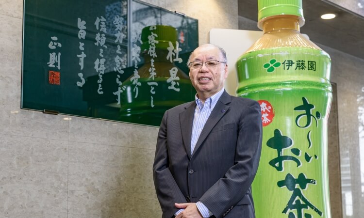 写真：平田 篤さん　株式会社伊藤園 取締役 専務執行役員 管理本部長 CHRO・CFO　