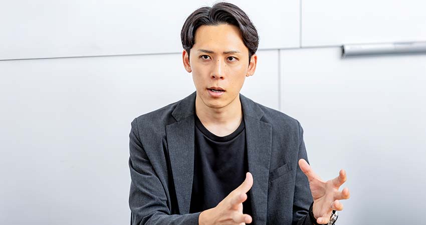 写真：小川 尚信さん（エイベックス・エンタテインメント株式会社）
