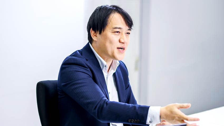 萬 大祐さん（東芝デジタルソリューションズ株式会社 デジタルエンジニアリングセンター HRMソリューション部 エキスパート）インタビューの様子