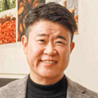 中西 栄滋さん
