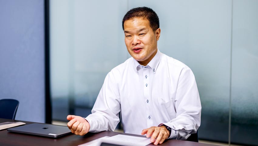 安彦守人さん インタビューの様子