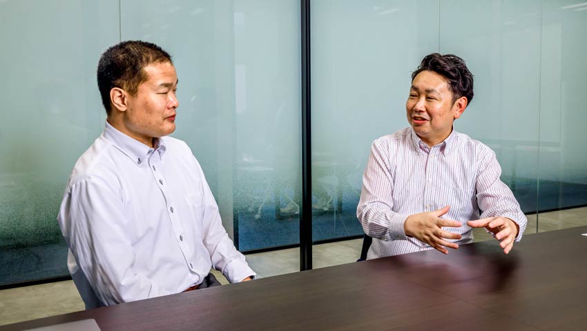 安彦守人さん、大久保守さん インタビューの様子