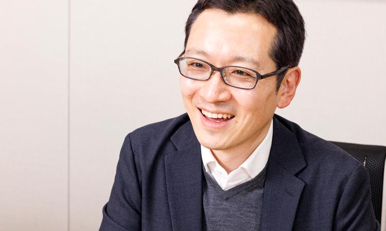臼井 栄太さん(三菱商事株式会社 人事部 部長代行)インタビューの様子