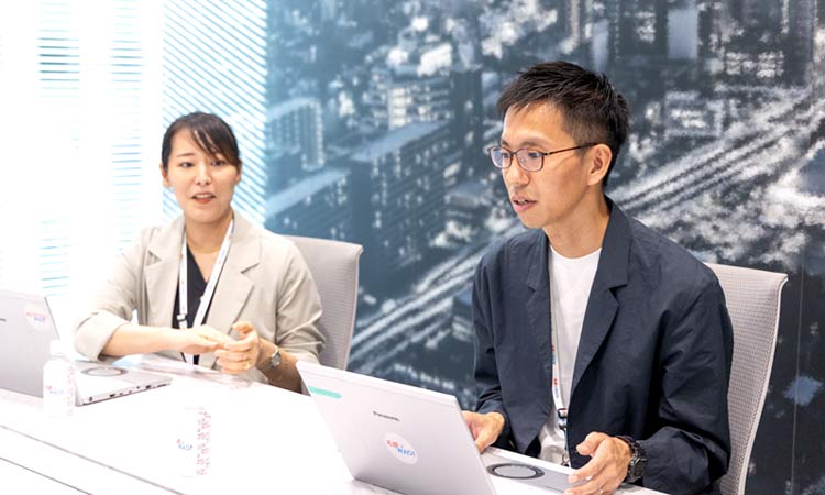 岩田幹さん(名古屋鉄道株式会社 人事部 人事戦略担当 課長)、本間貴子さん(名古屋鉄道株式会社 人事部 人事戦略担当 アシスタントマネージャー)インタビューの様子