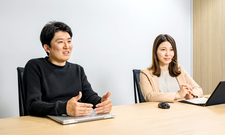 新島 優一さん、佐々木 美穂さん(日本たばこ産業株式会社)インタビューの様子