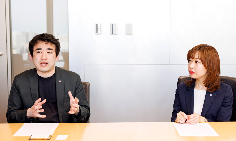 磯野 太佑さん、芝崎 春香さん インタビューの様子