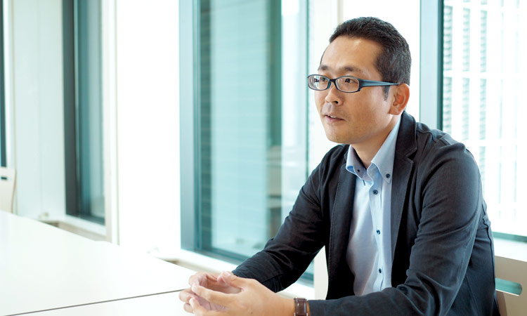 川戸洞 英次さん　インタビューの様子